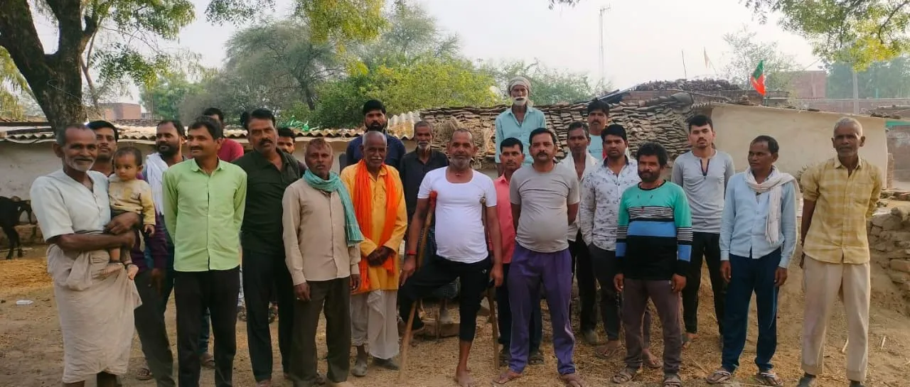 भिंड-दतिया की लहार विधानसभा के खुर्द गांव आलमपुर में ग्रामीणों ने चुनाव का बहिष्कार कर दिया। वे रोड नहीं बनाए जाने से नाराज हैं।