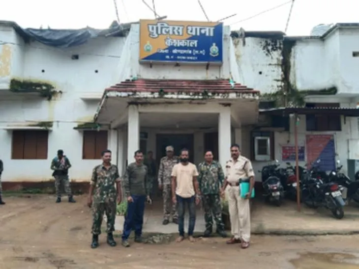 पुलिस ने आरोपी बेटे को गिरफ्तार कर लिया है।