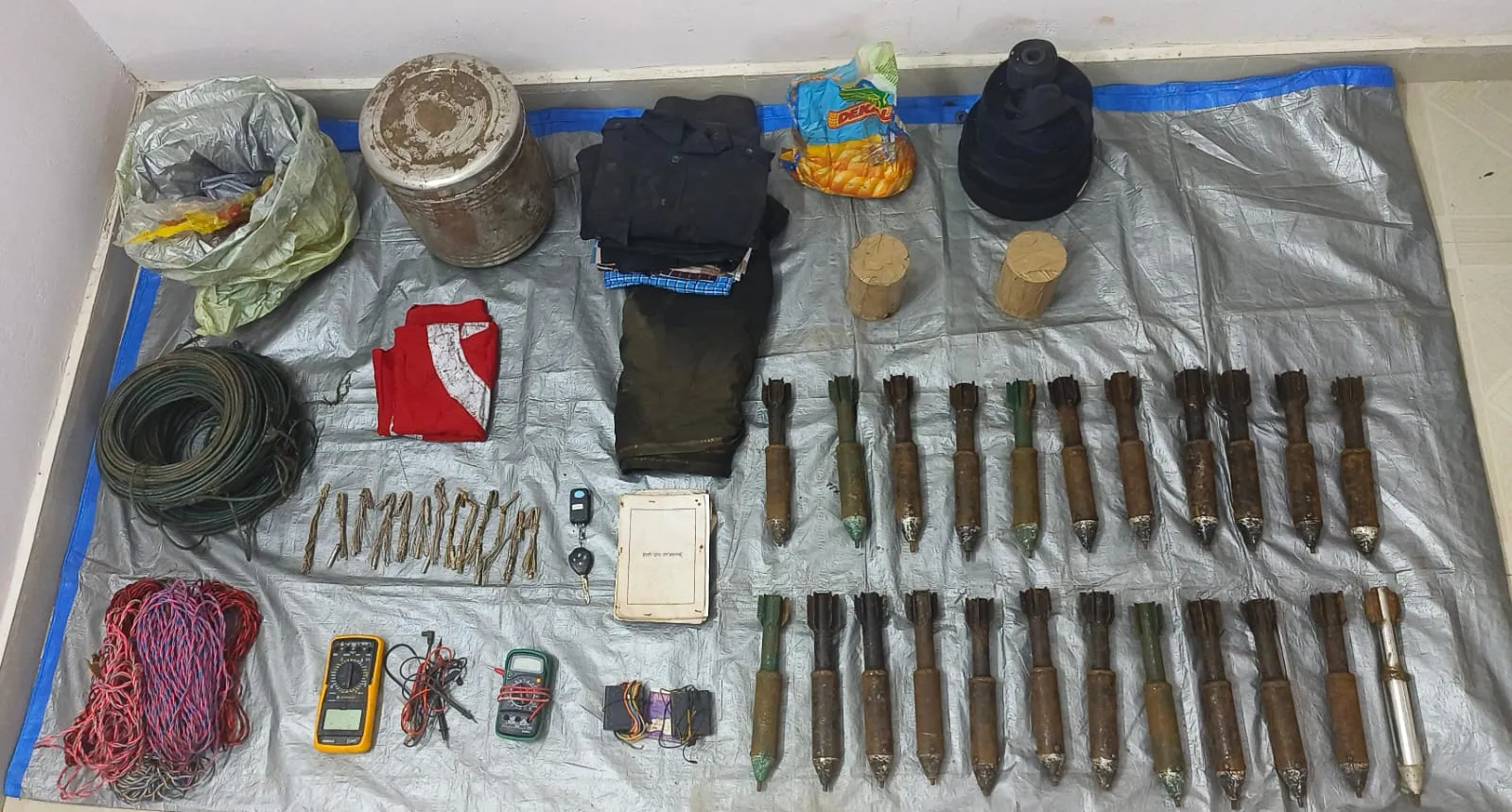 नक्सलियों ने बड़ी मात्रा में विस्फोटक सामाग्री डंप करके रखा था।