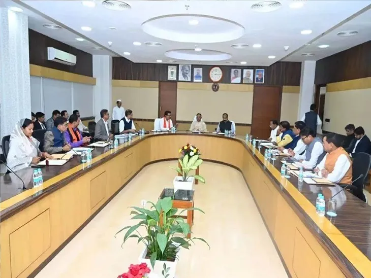 Chhattisgarh Cabinet Meeting; CM Vishnu Deo Sai | CG Dhan Kharidi | हाउसिंग बोर्ड के प्लॉ​​​​​​​​​​​​​​ट में डायवर्सन और पेनाल्टी शुल्क छूट: छत्तीसगढ़ में 5वीं और 8वीं क्लास की ...