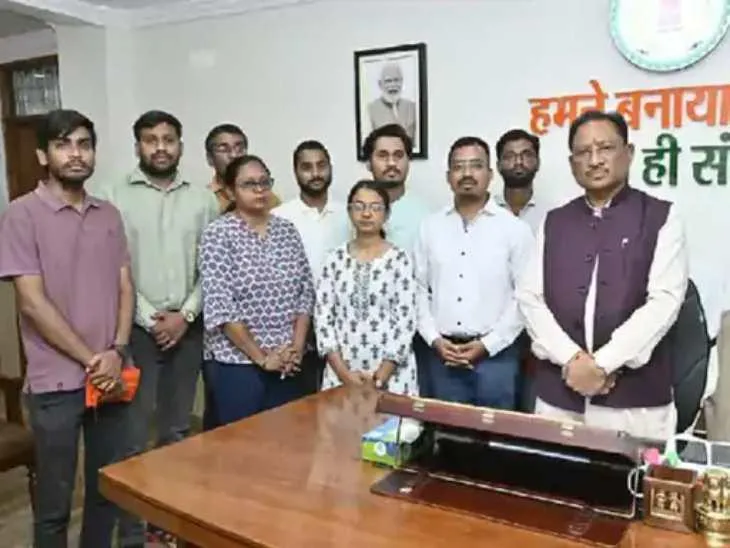 छत्तीसगढ़ में बर्खास्त 2621 बीएड शिक्षकों को बहाल कर दिया गया है।