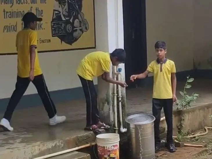 पीने के पानी में निकल रहा है कीड़ा।