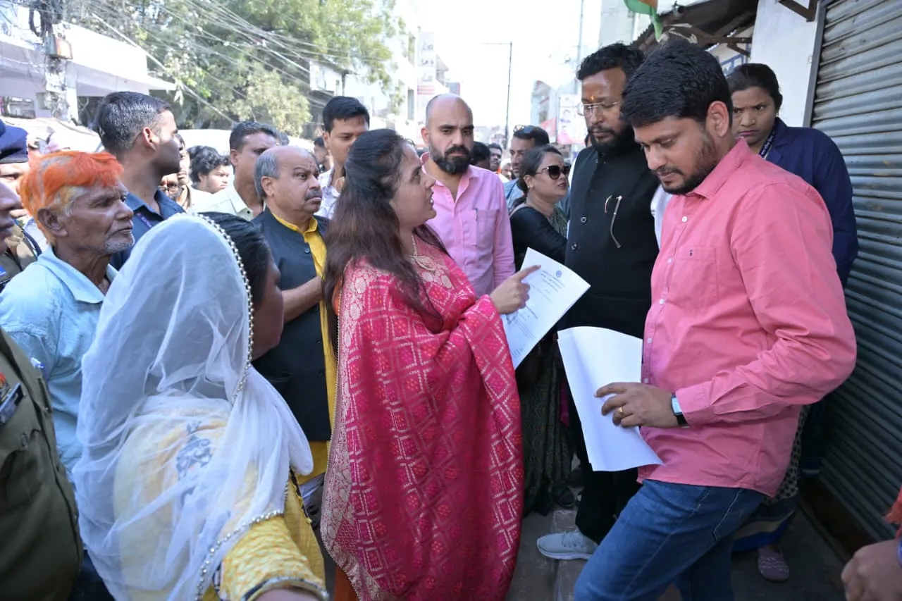 16 जनवरी आरोपी के दुकान में नोटिस चस्पा किया गया था।