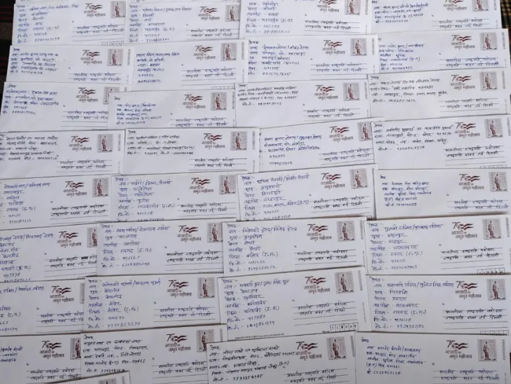 हजारों की संख्या में लेटर स्पीड पोस्ट किए गए हैं।