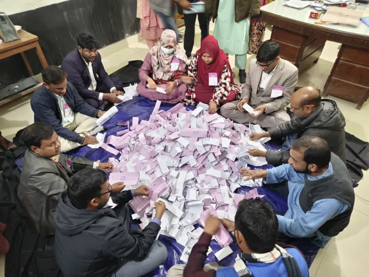 मतदान पूरा होने के बाद वोटों की गिनती शुरू हो गई है।