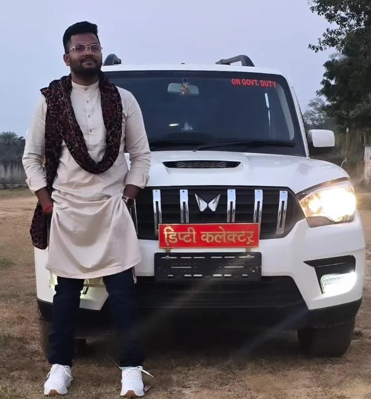 महिला आरक्षक ने यह भी आरोप लगाया कि डिप्टी कलेक्टर बनने से पहले वह उसे पढ़ाई, कोचिंग के लिए पैसे देती थी।