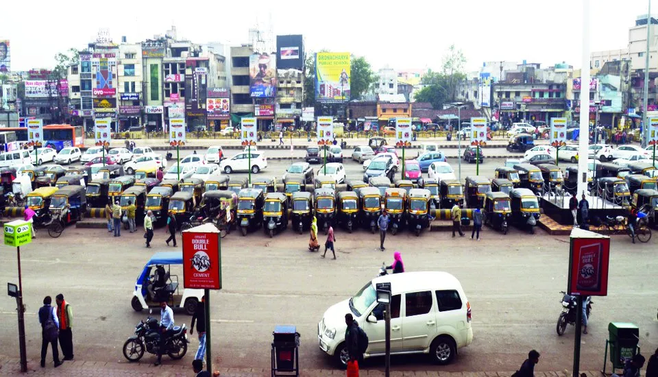 रायपुर रेलवे स्टेशन में कार पार्किंग की जगह पड़ रही कम, ट्रैफिक जाम की  समस्या | Patrika News | हिन्दी न्यूज