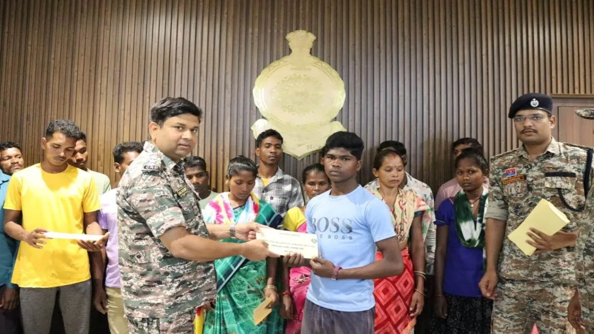 हथियार के साथ सरेंडर करने वाले नक्सलियों को सरकार देगी लाखों रूपए&hellip; LMG के बदले मिलेंगे 5 लाख और AK-47 पर 4 लाख