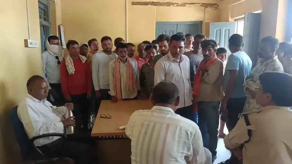 छत्तीसगढ़ : पानी के लिए किसानों ने SDO को बनाया बंधक ! प्रशासन में मचा हड़कंप