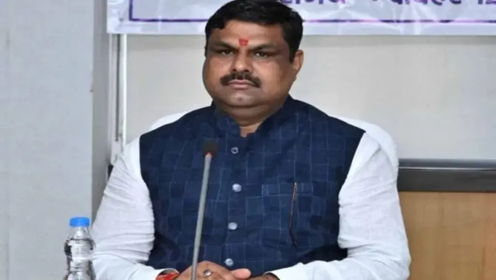 CG NEWS : शिक्षा मंत्री गजेंद्र यादव ने पदभार संभालते ही जारी किए 12 सख्त  निर्देश, परीक्षा सुधार, मॉडल स्कूल, स्मार्ट क्लास और निःशुल्क कोचिंग ...