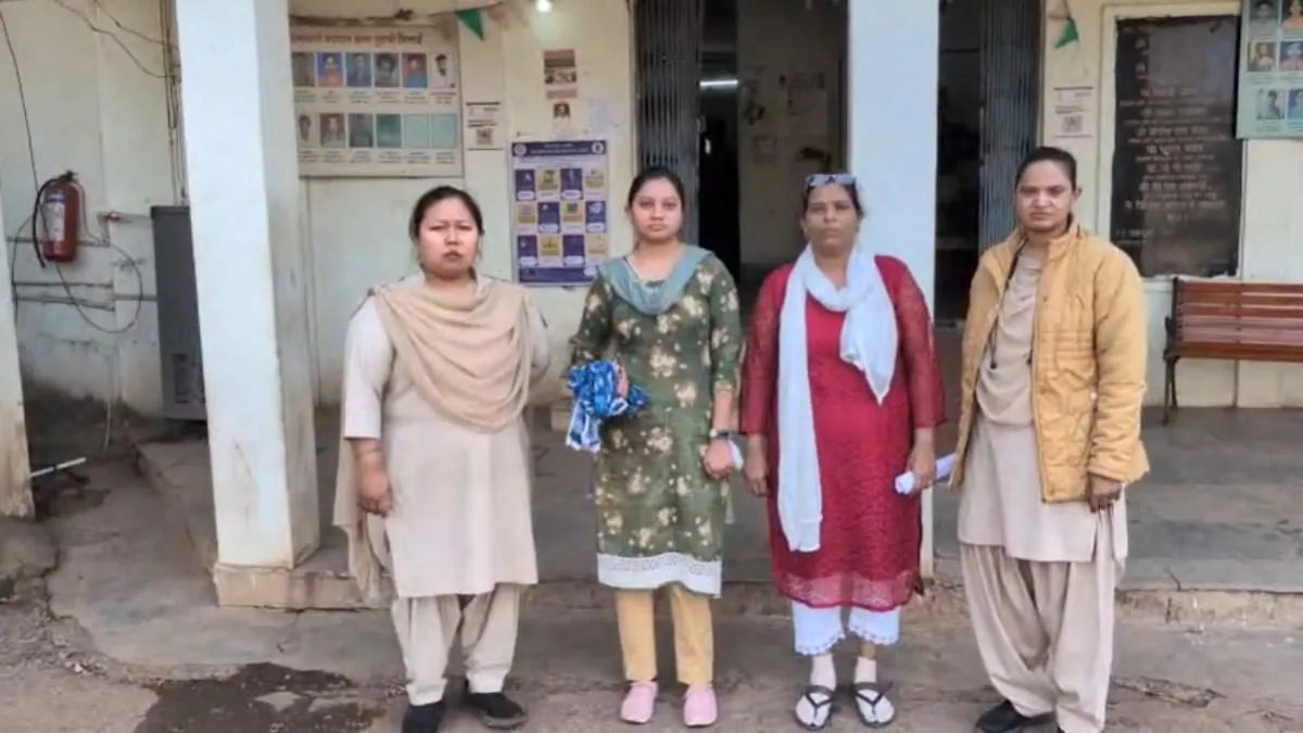 धर्मांतरण का मामला : प्रलोभन देकर धर्म बदलवाने का आरोप, दो महिलाएं गिरफ्तार