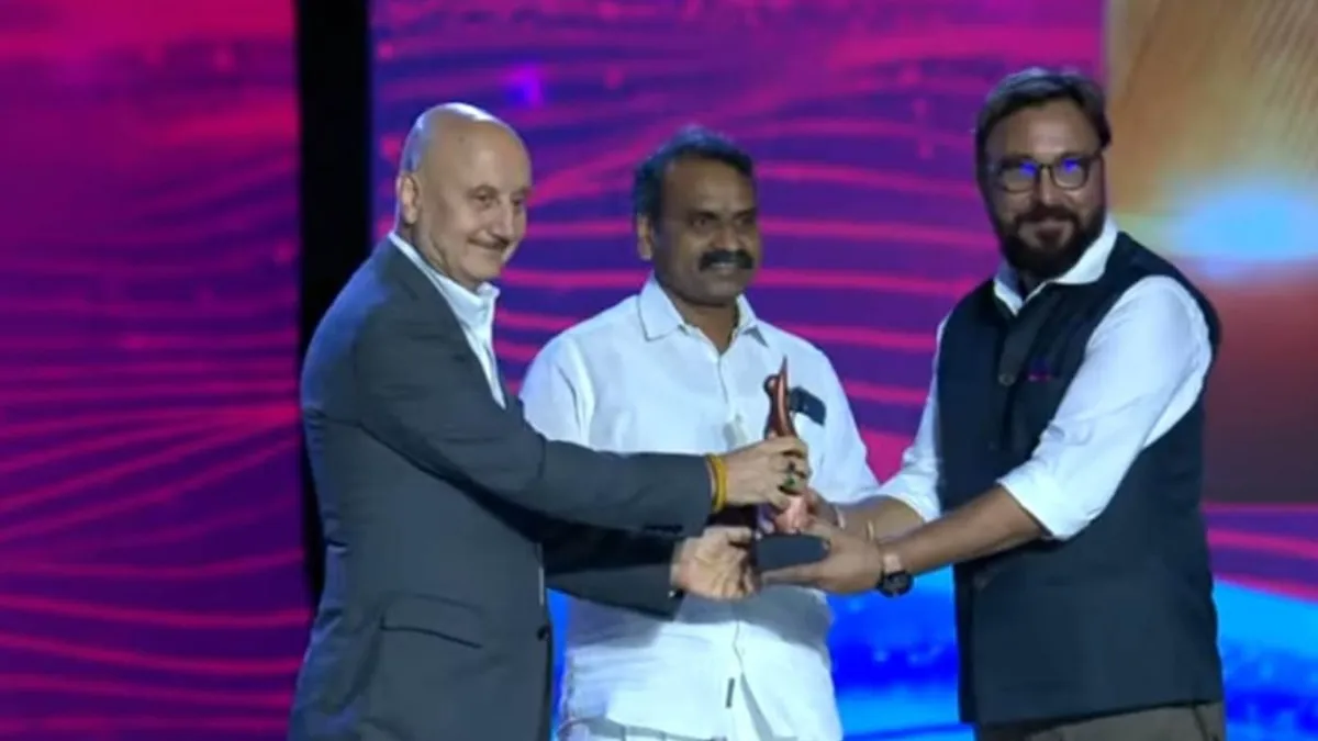Rajveer Iqbal Sapru of Zee Entertainment receives Bronze award from Anupam Kher and L Murugan