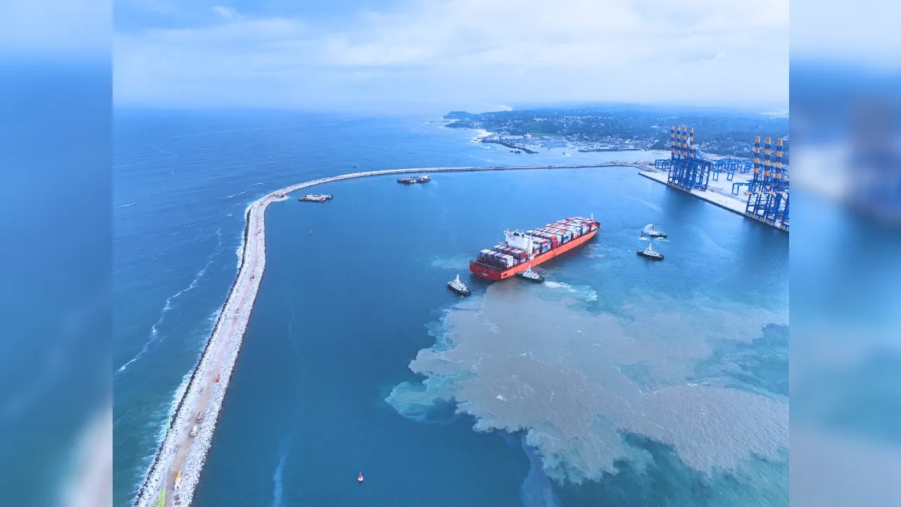 Vizhinjam port, Vizhinjam Port Project, PM Modi, PM Modi  inaugurates Vizhinjam Port, Vizhinjam Port Speciality, Vizhinjam Port properties, who own Vizhinjam Port, विझिंजम बंदरगाह, विझिंजम बंदरगाह केरल, विझिंजम बंदरगाह परियोजना, विझिंजम बंदरगाह की खासियत, विझिंजम बंदरगाह का उद्घाटन