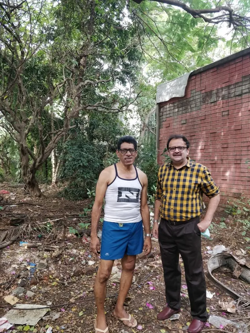विवेक शुक्ला के साथ कोलिंस (बाएं) 
