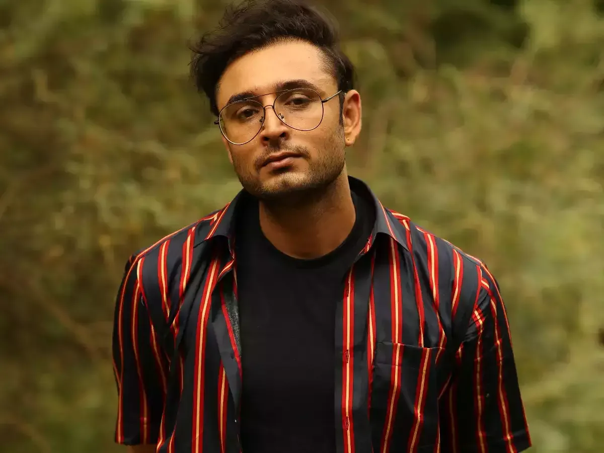 सोनी सब के शो पुष्पा इम्पॉसिबल के अंशुल त्रिवेदी ने कहा, "जुगल की भूमिका की  तैयारी के लिए पटोला बुनकरों की दुनिया में उतरना और उनके जीवन को ...