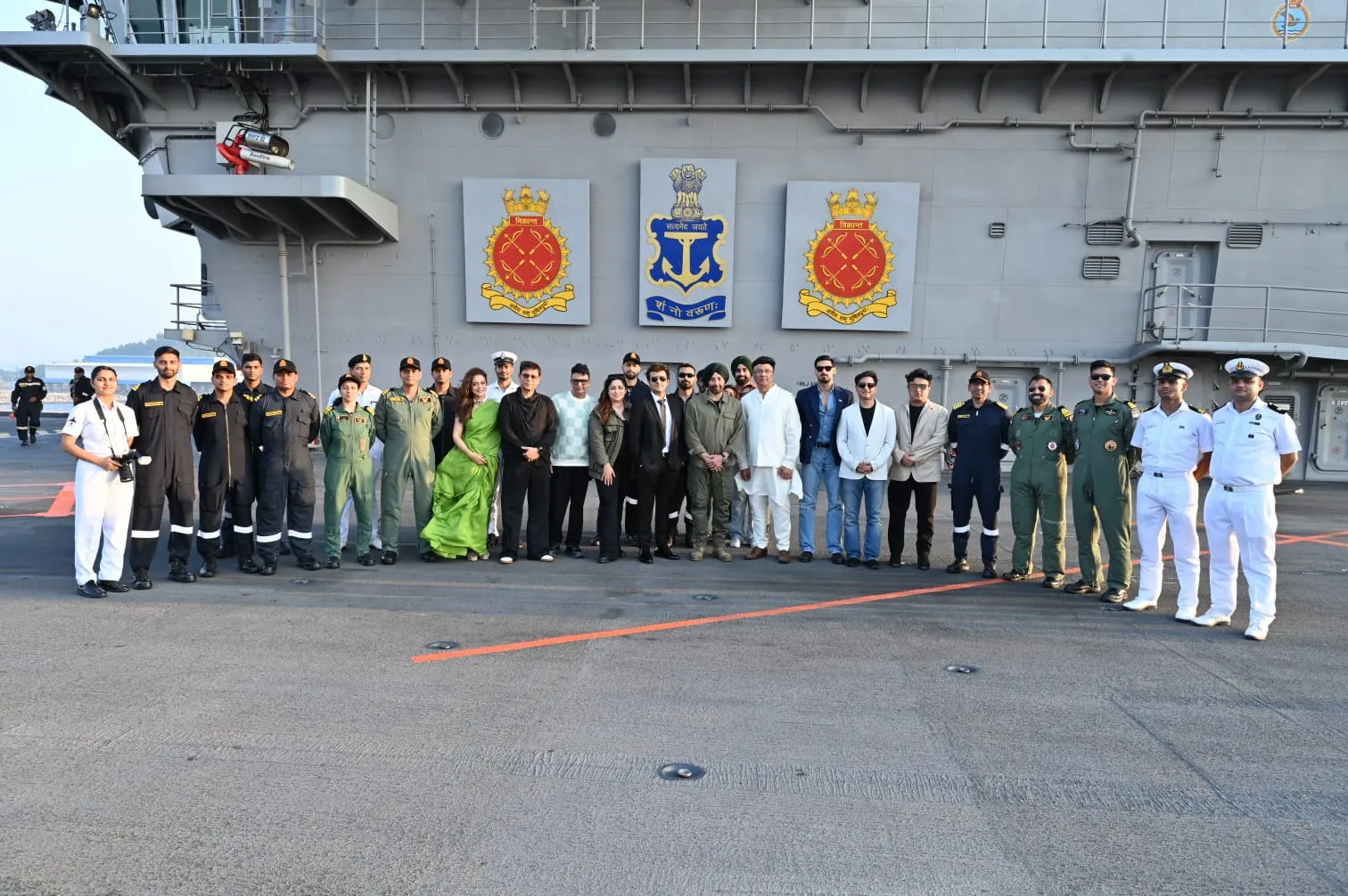 border 2 cast photos