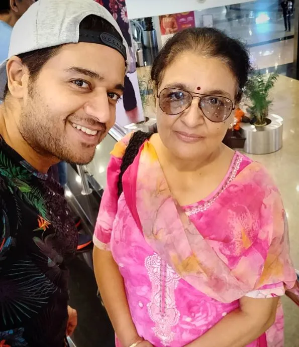 Gaurav Khanna Mother