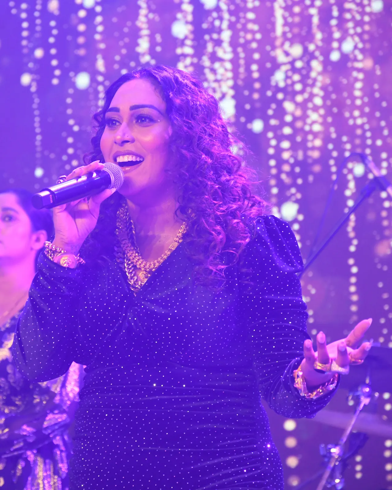 Afsana khan Performing