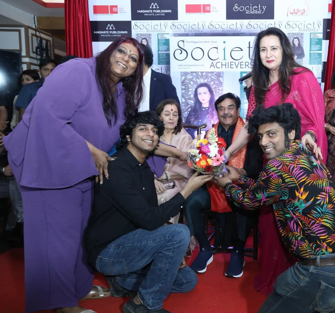 Shatrughan Sinha, Punam Sinha, Poonam Dhillon with Anusha Srinivasan, Vedant and Siddhant Gill
