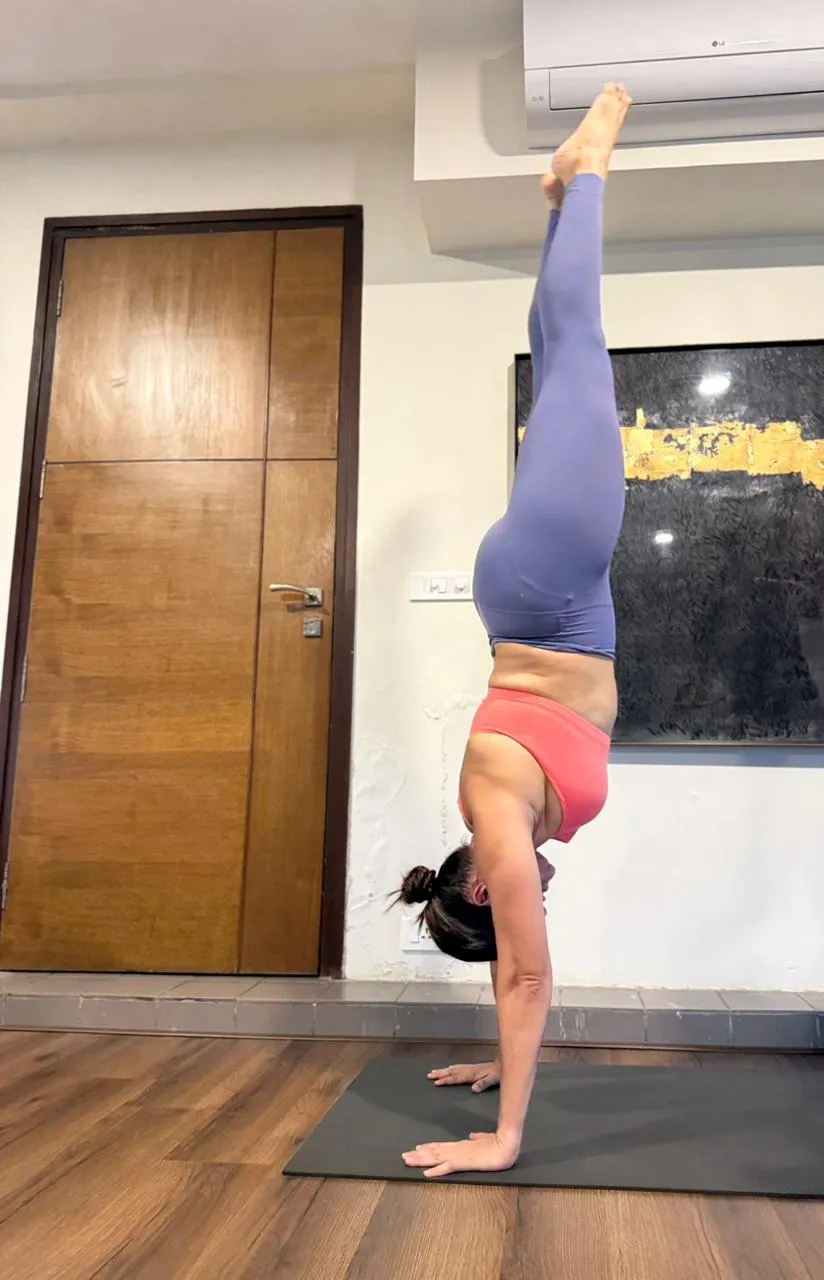Neha Dhupia doing yoga (4)