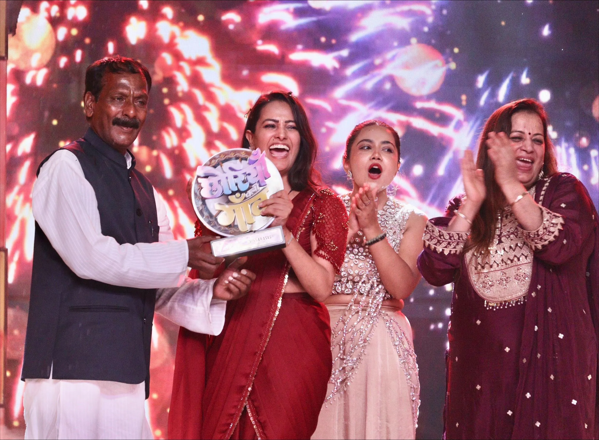 Chhoriyan Chali Gaon winner Anita Hassanandani shines (2)