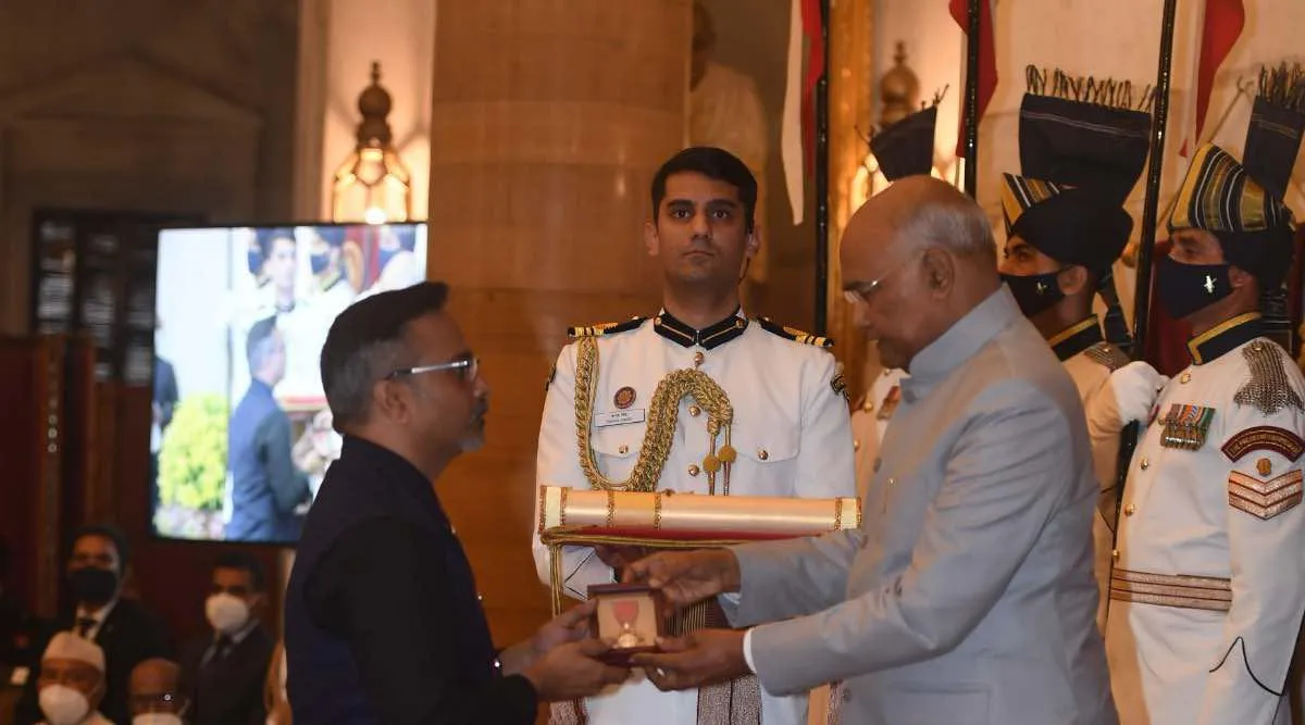 S P Balasubrahmanyam posthumously awarded Padma Vibhushan, son SP Charan  receives honour on his behalf | Tamil News - The Indian Express