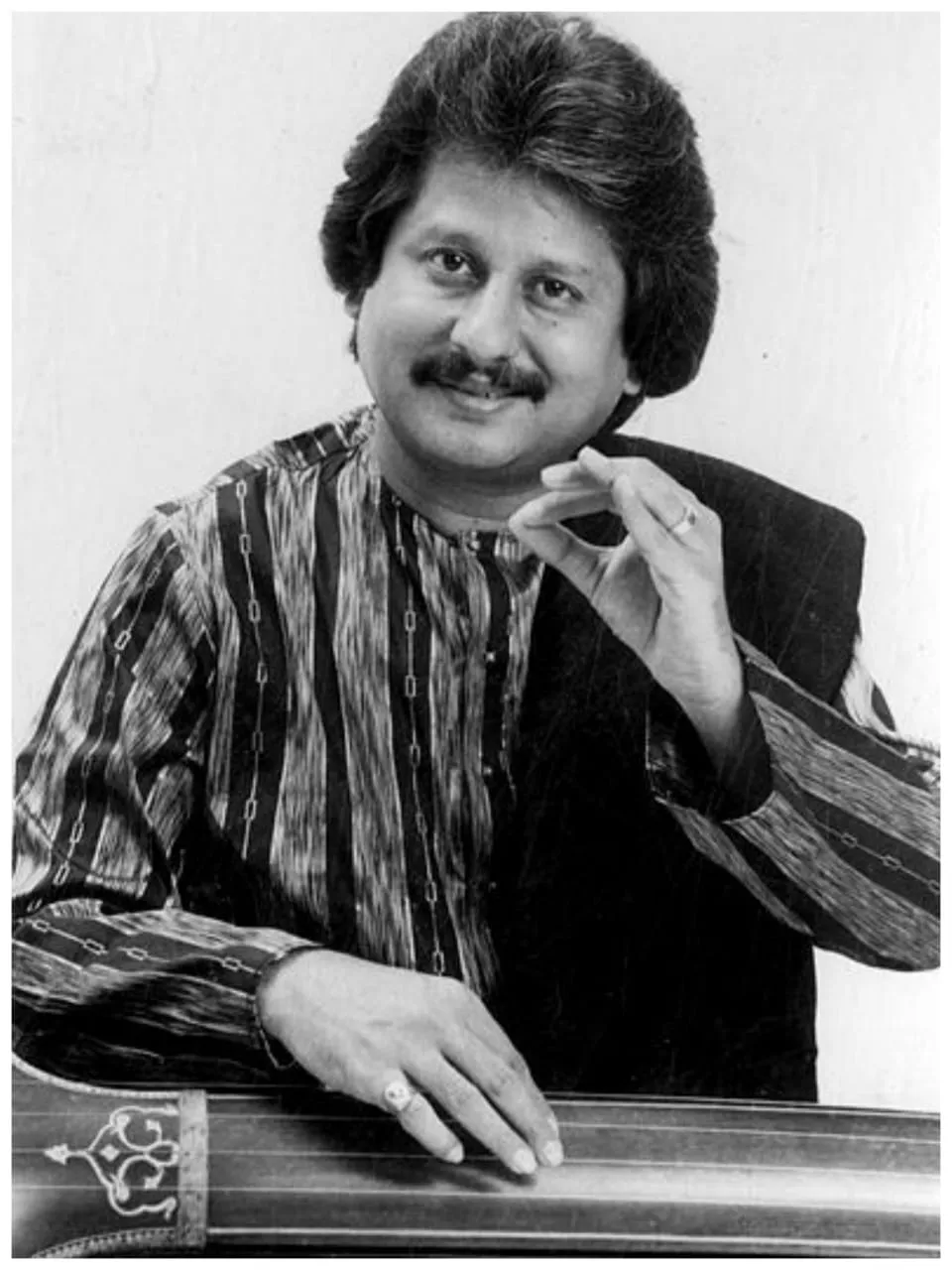 Pankaj Udhas: Early Life and Musical Roots - Bollyy