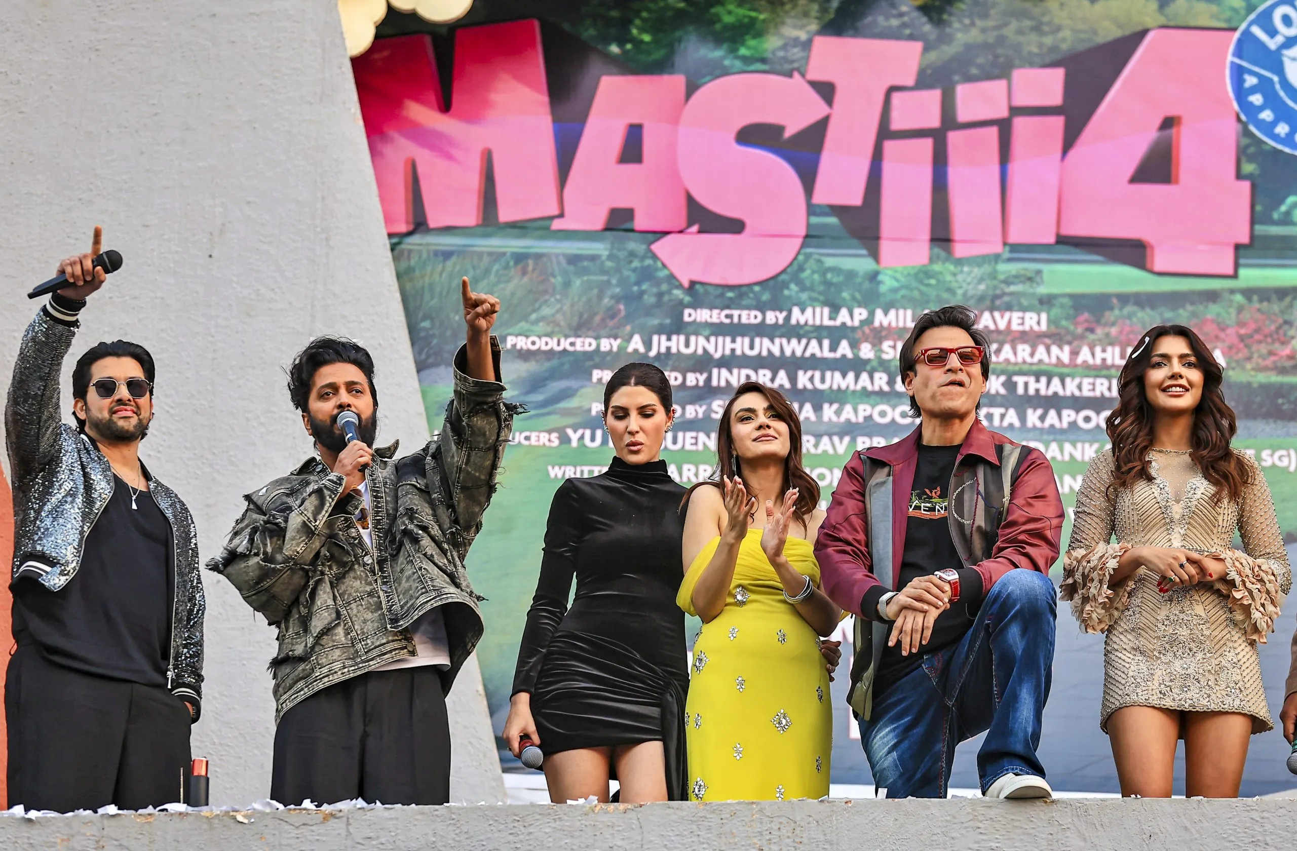Bada Business and Dr. Vivek Bindra Host Grand Premiere of Masti 4 with Full  Star Cast in Delhi -