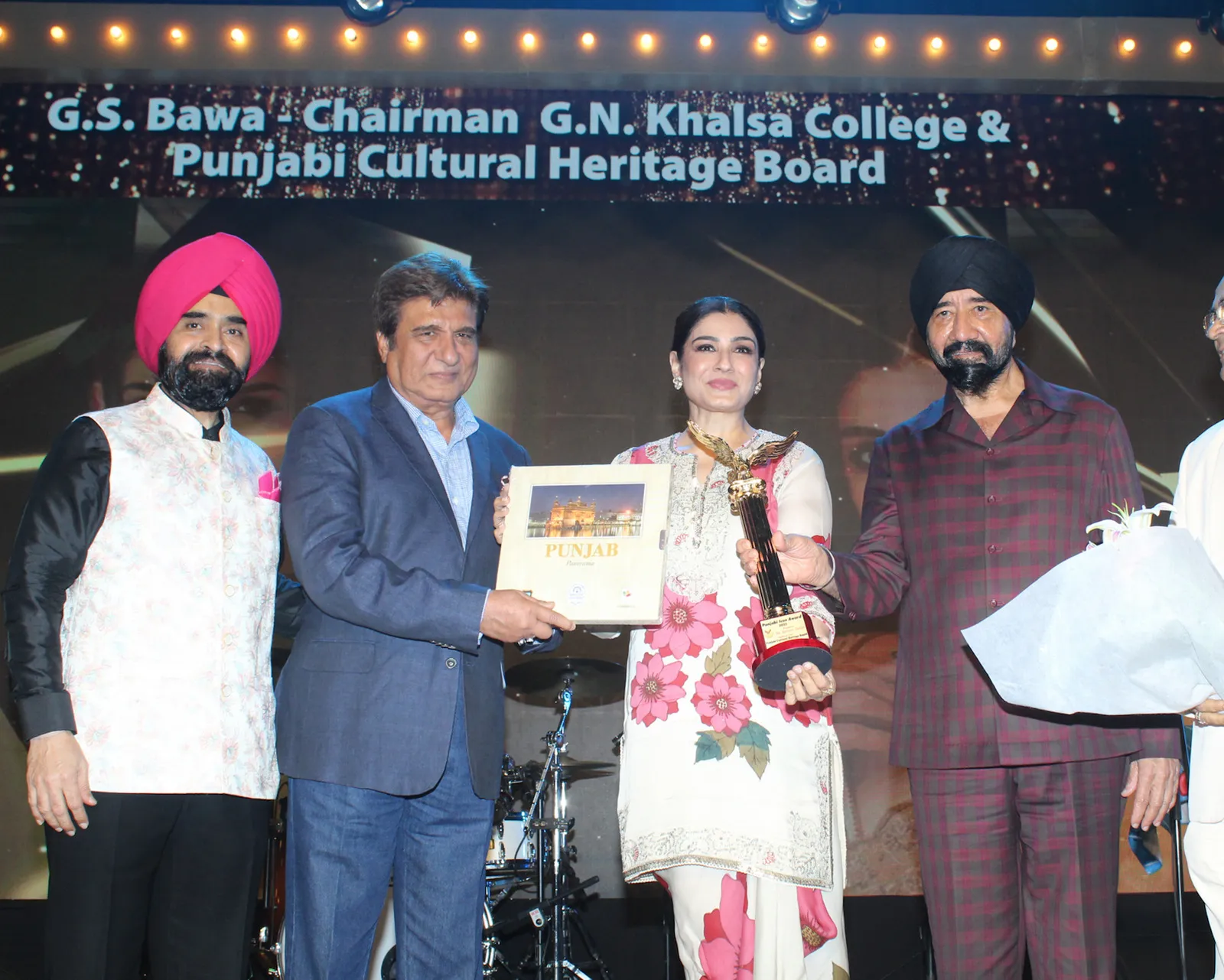 Charan Singh Sapra with Raj Babbar, Raveena Tandon and G.S.Bawa