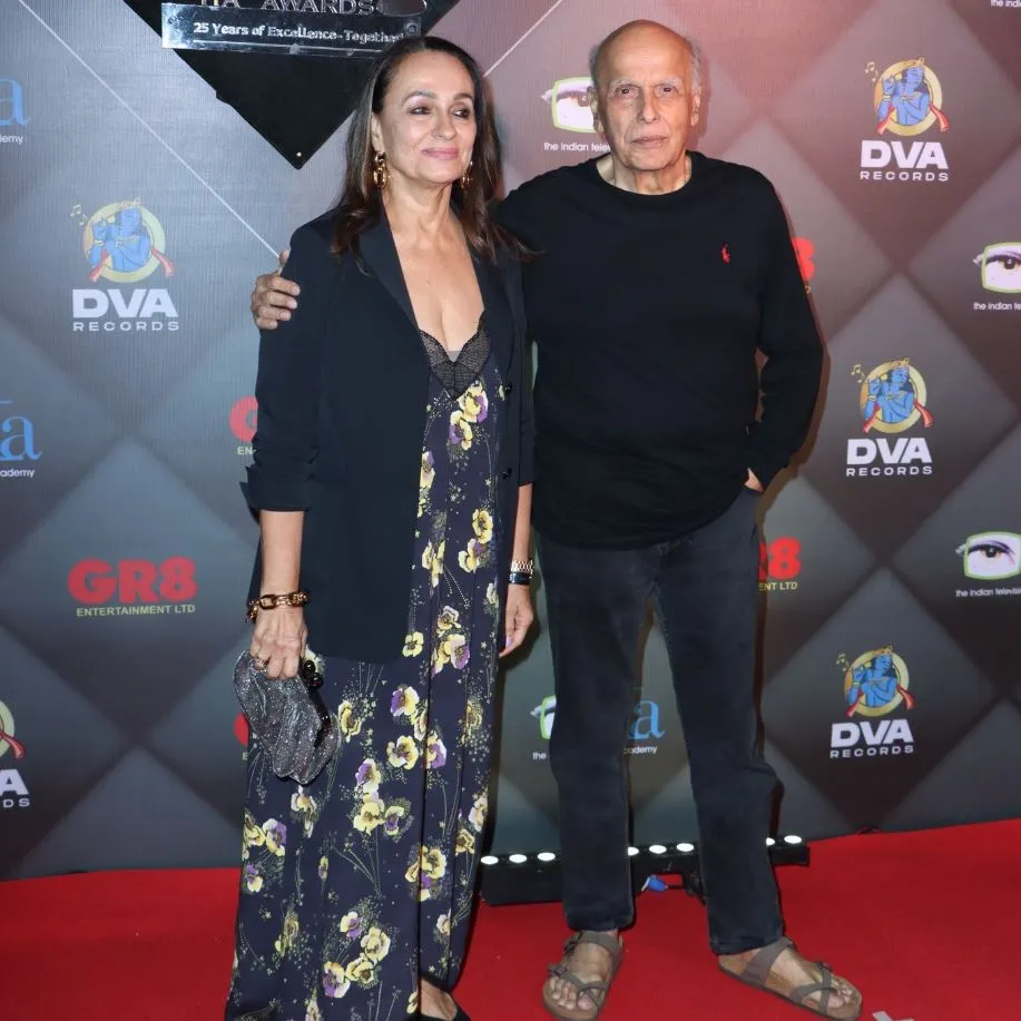 Mahesh Bhatt with wife