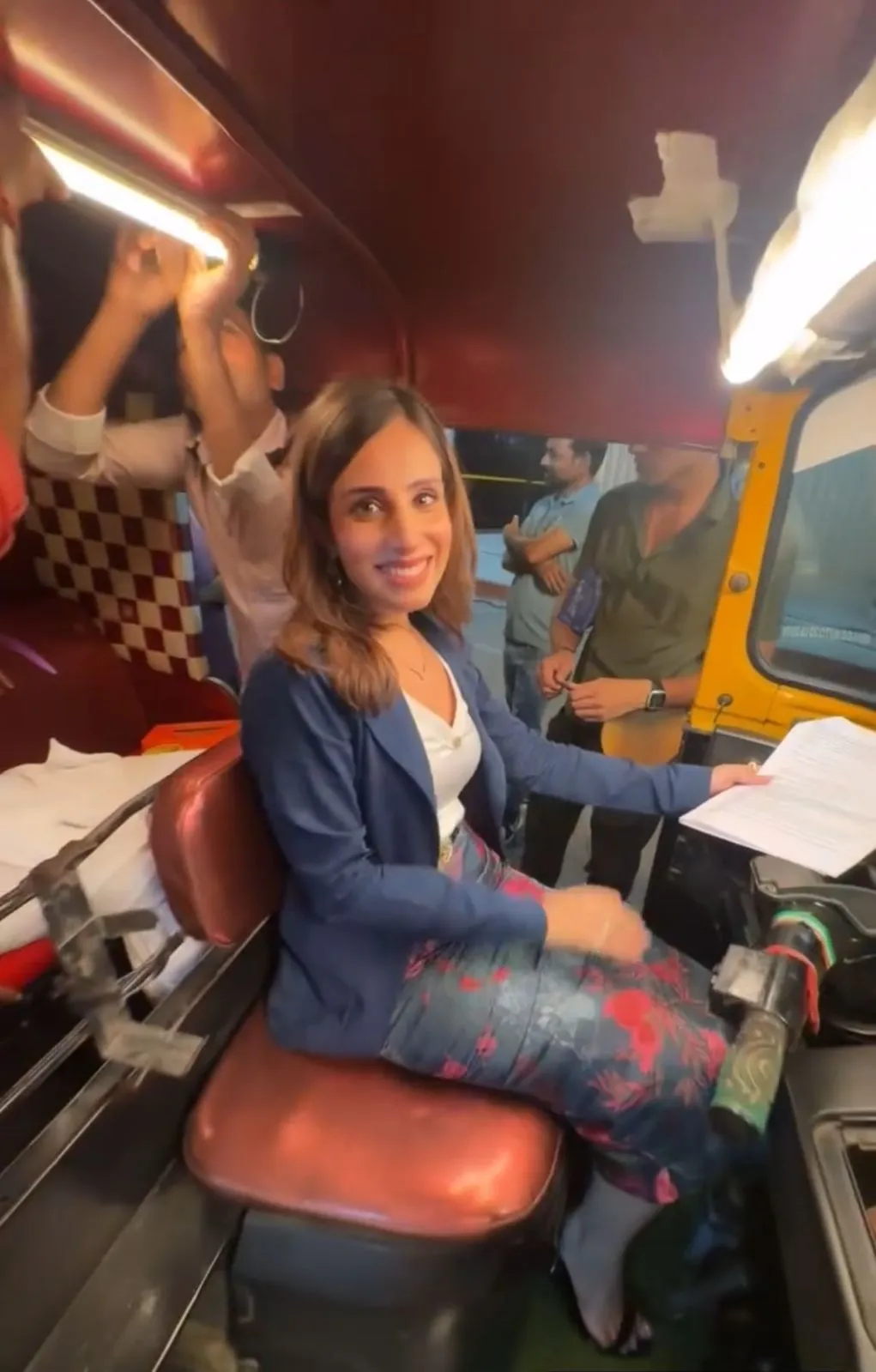 Simaran Kaur Drives Auto in Jamai No. 1