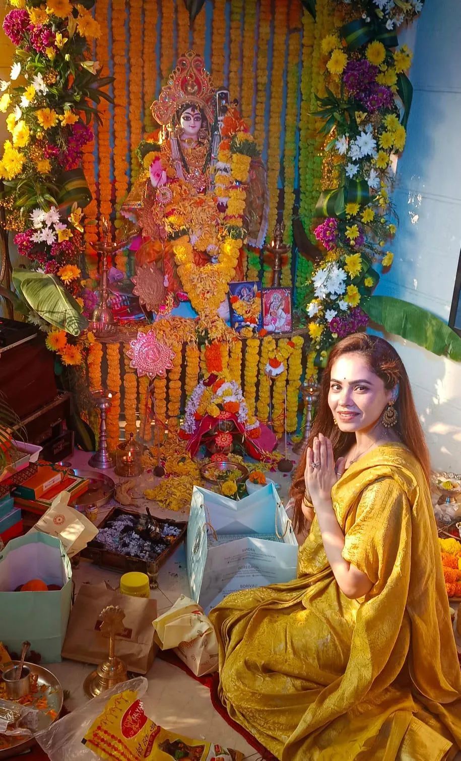 Star actress Mallobika Banerji offers Prayers to the Divine Goddess
