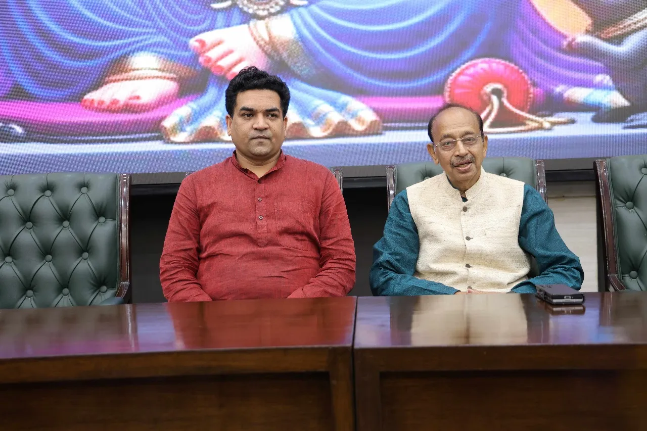 Cash…M…Kash: Kapil mishra at CashMKash