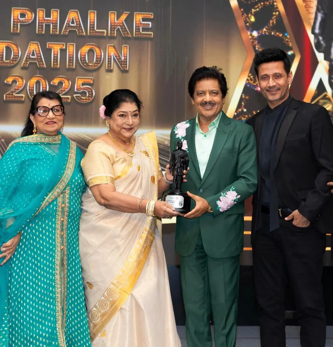 Udit Narayan honoured on stage in presence of awardee composer Manmeet