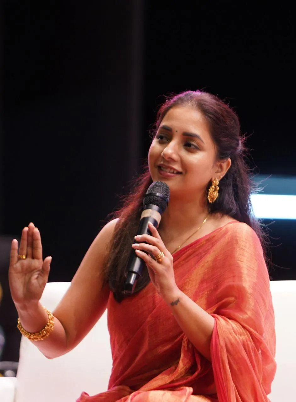 Sayali Sanjeev ar BIG Marathi Bioscope S3