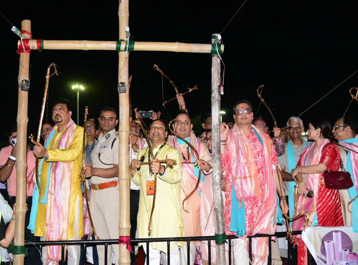 60-Foot Ravana Effigy Burnt on Dussehra at Kolkata’s Central Park (3)