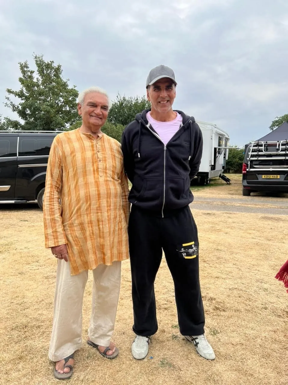 ANIL RASOGI AND AKSHAY KUMAR IN FILM-MISSION RANIGANJ-0