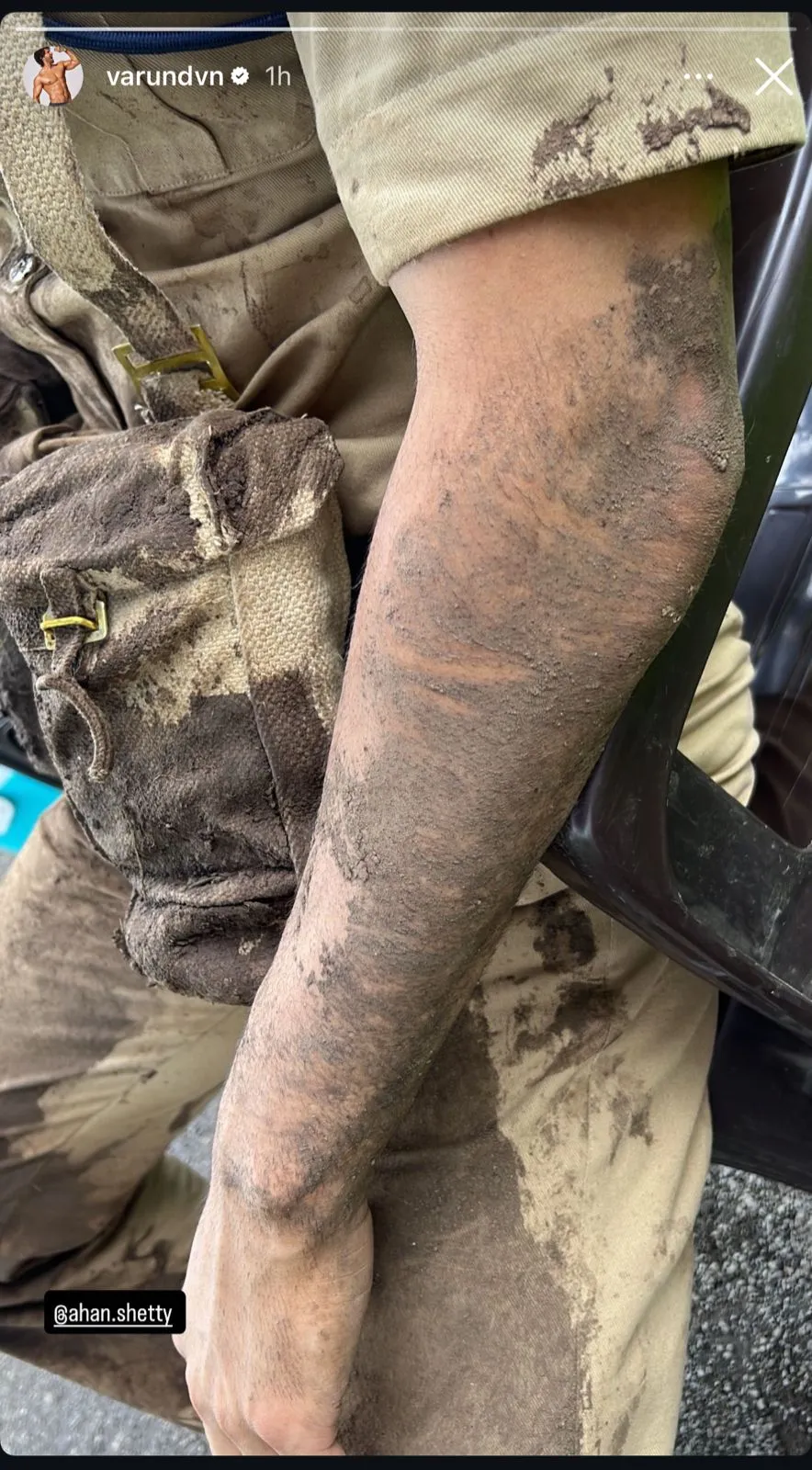 Varun also shared his own mud-smeared hand