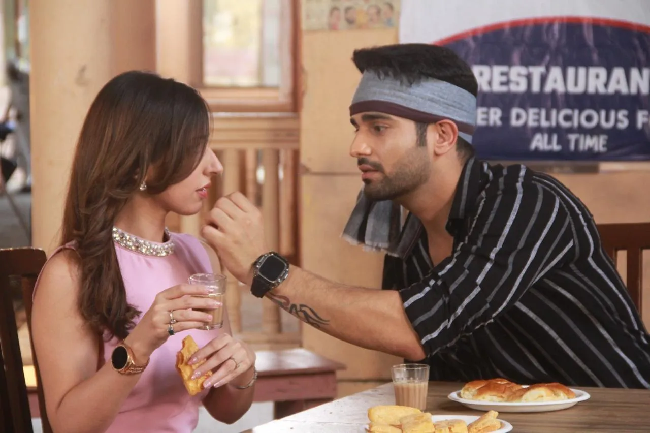 Abhishek Malik Becomes Chaiwala On Set