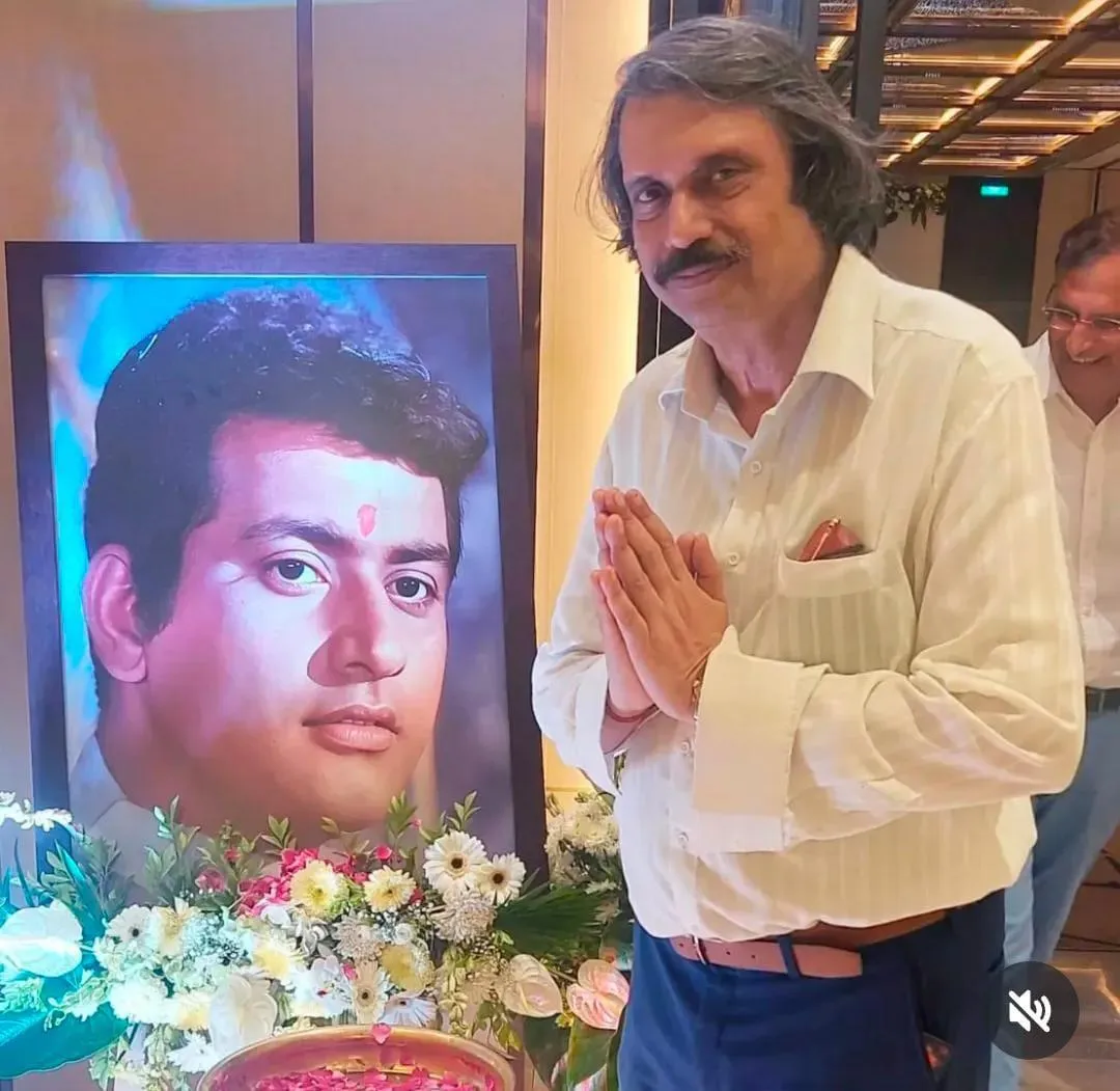 Aadarniya pranaams to the legendary  Manoj Kumar---from journalist Chaitanya Padukone