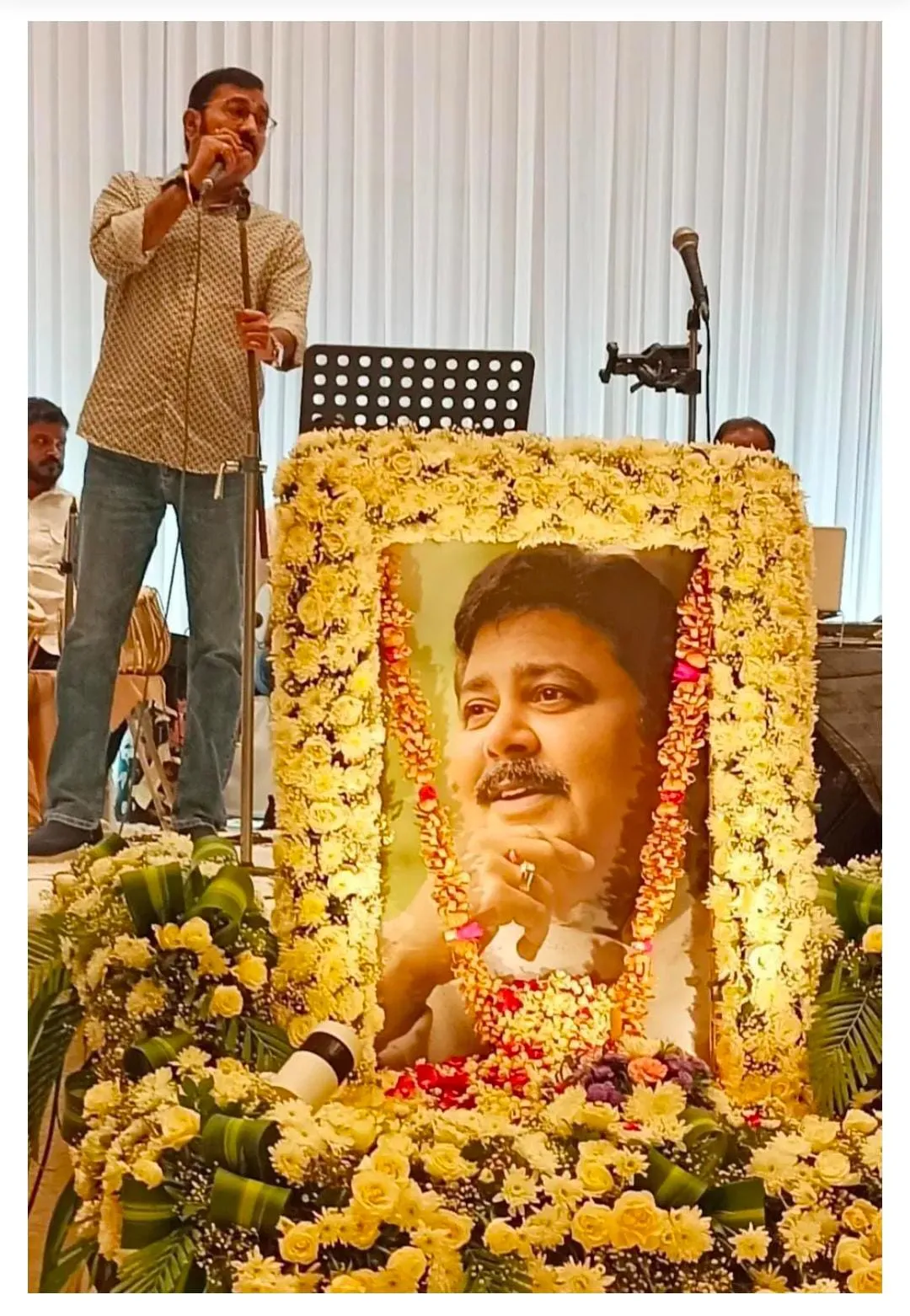 Sudesh Bhosle offers songs tribute to 'late' Satish Shah