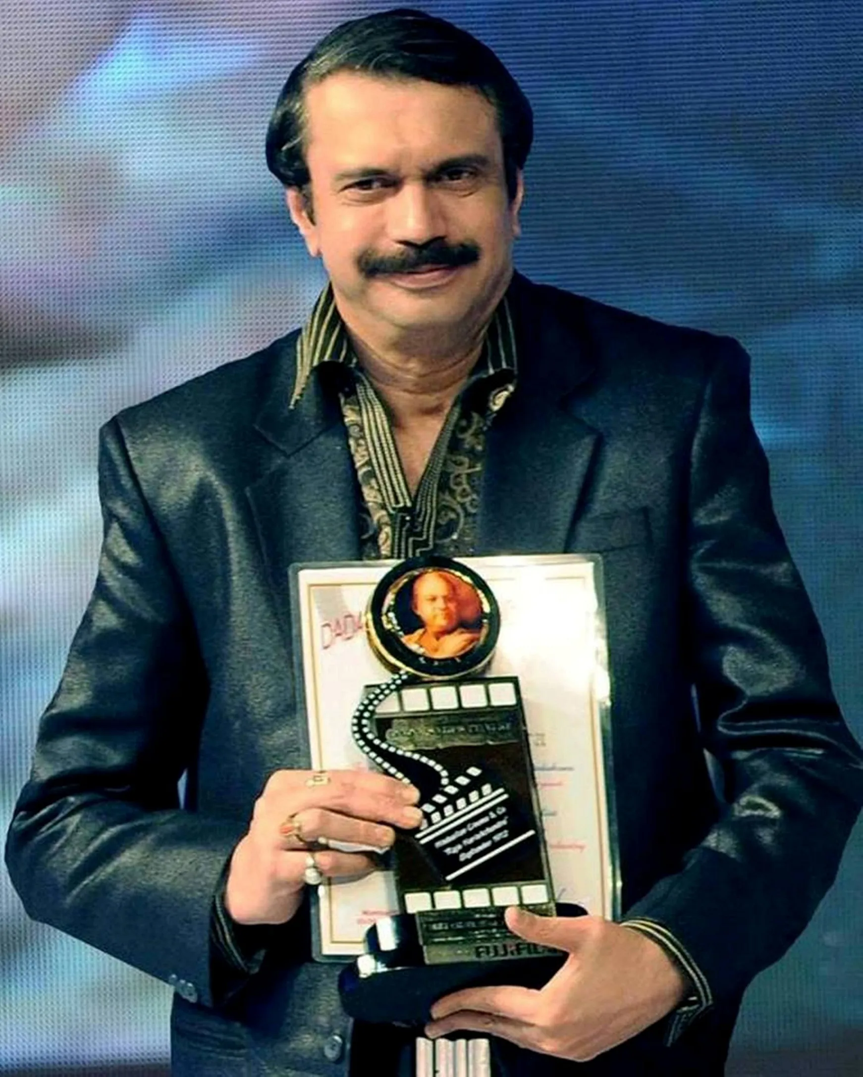 Chaitanya Padukone with his Dadasaheb Phalke Academy Award (2012)