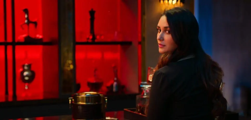 Saif Ali Khan and Nikita Dutta’s Sizzling Chemistry in Jewel Thief - The Heist Begins’ New Song Ilzaam (2)