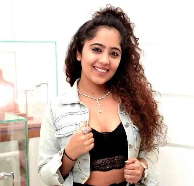 Surabhi Mehra Net Worth, Affairs, Height, Age, Bio and More 2024
