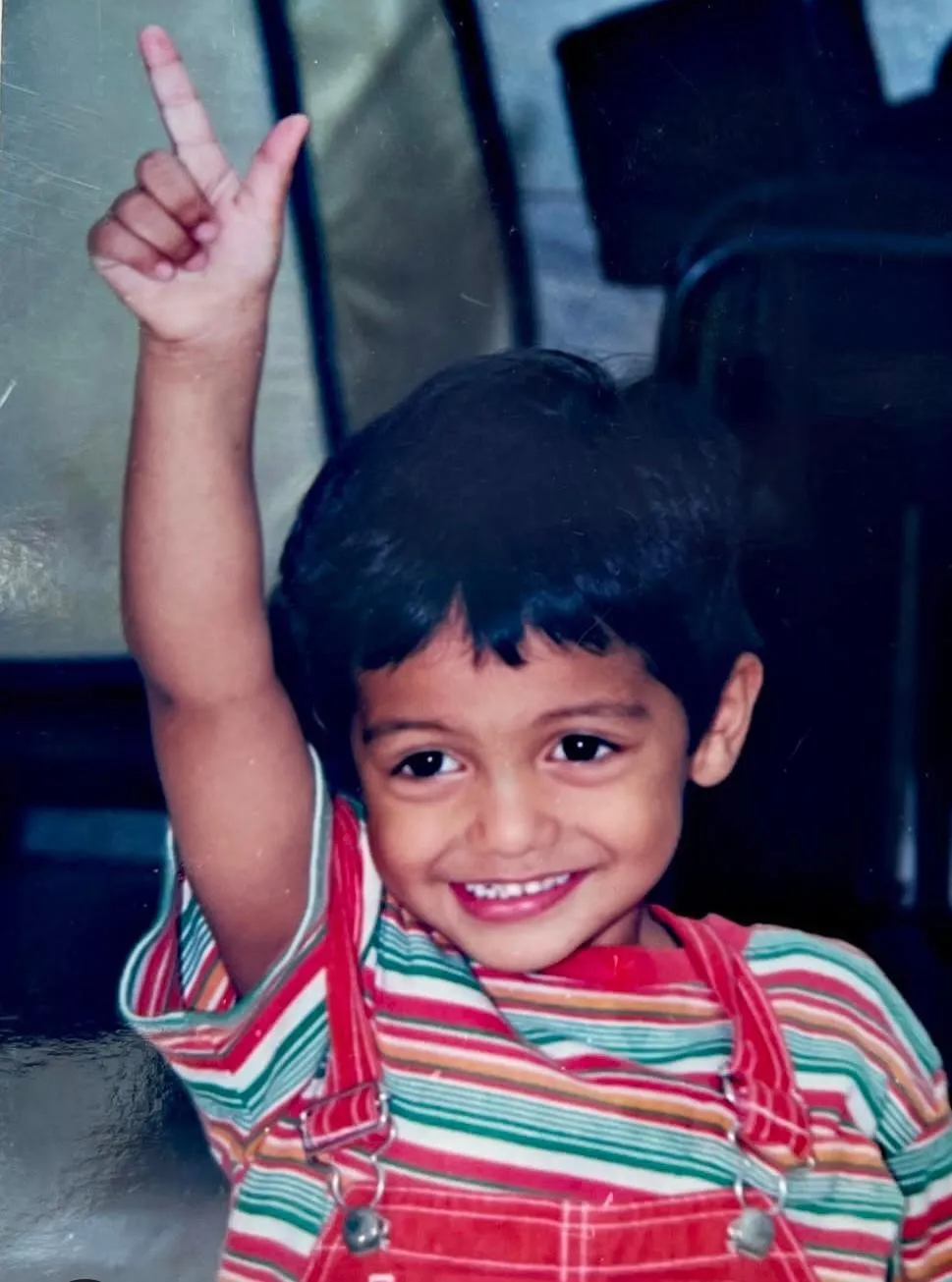Wonder-boy  young Ahaan Panday pointing at the Stars !