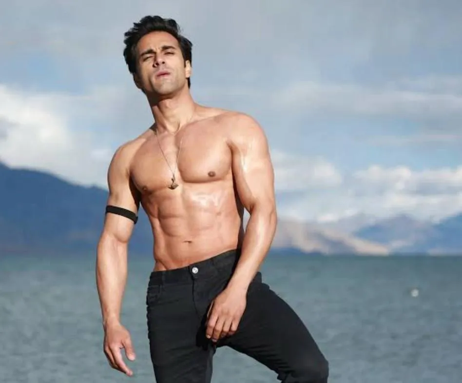 Romance: Emotional Restraint in Sanam Re