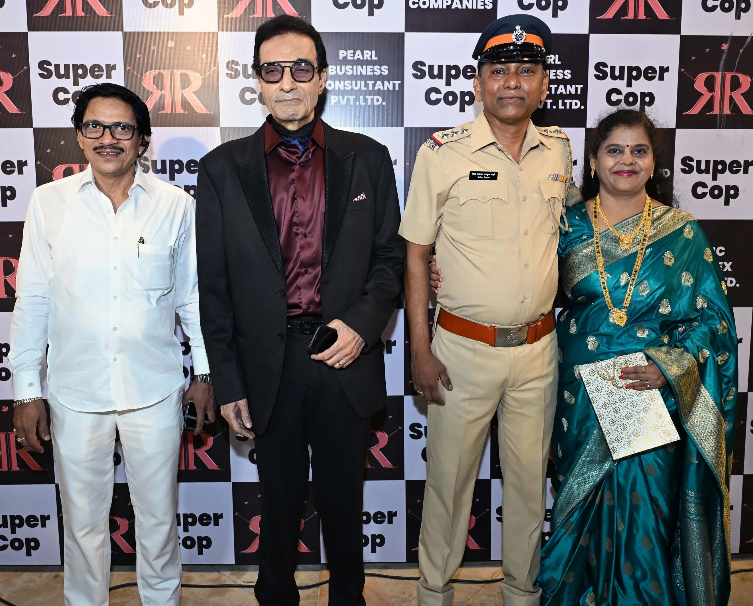Ronnie Rodrigues,Dheeraj Kumar,Vijay & Vrushali Madaye