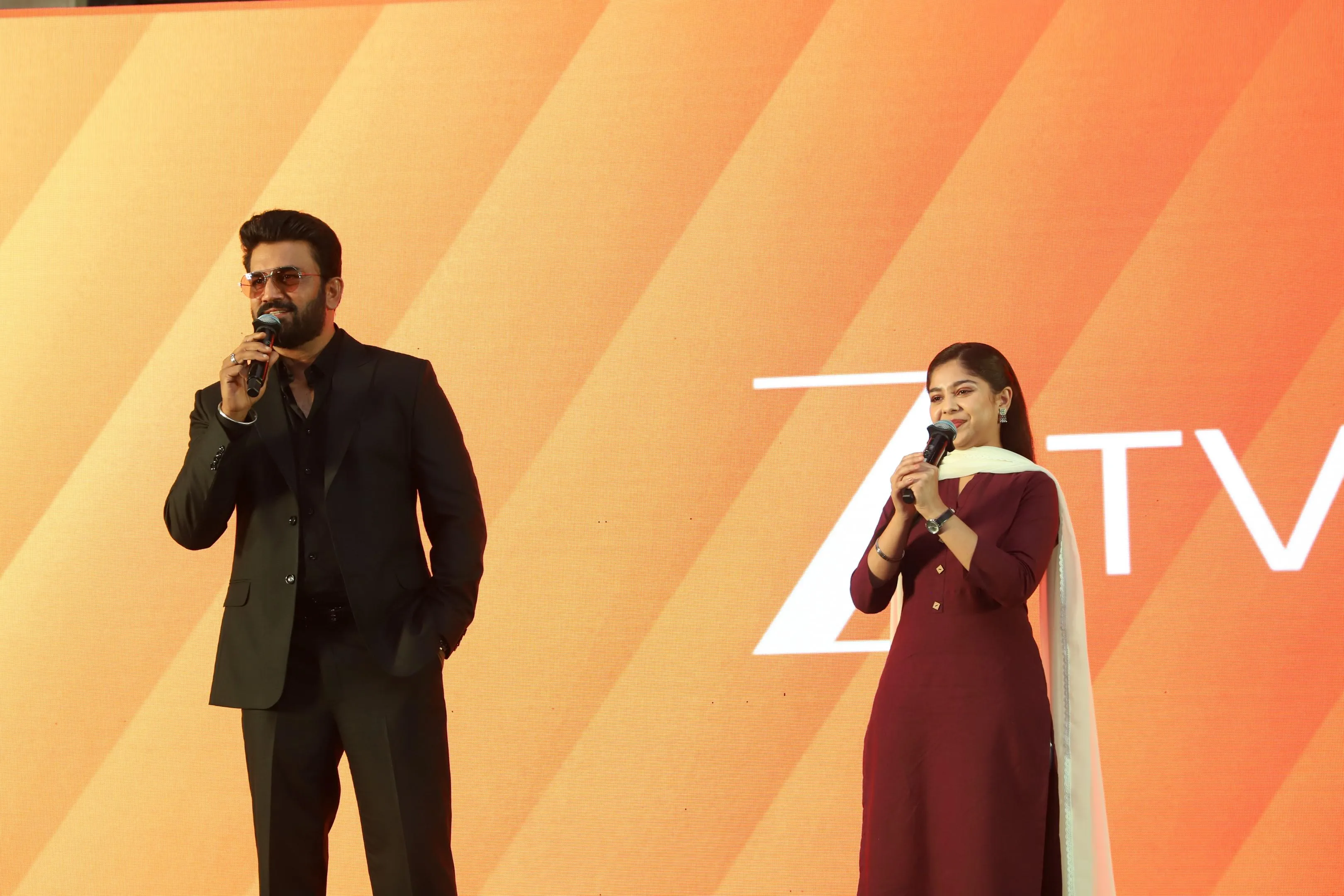 Niharika Chouksey a.k.a. Anu and Sharad Kelkar a.k.a. Aryavardhan from Zee TV's show - Tumm Se Tumm Tak (2)