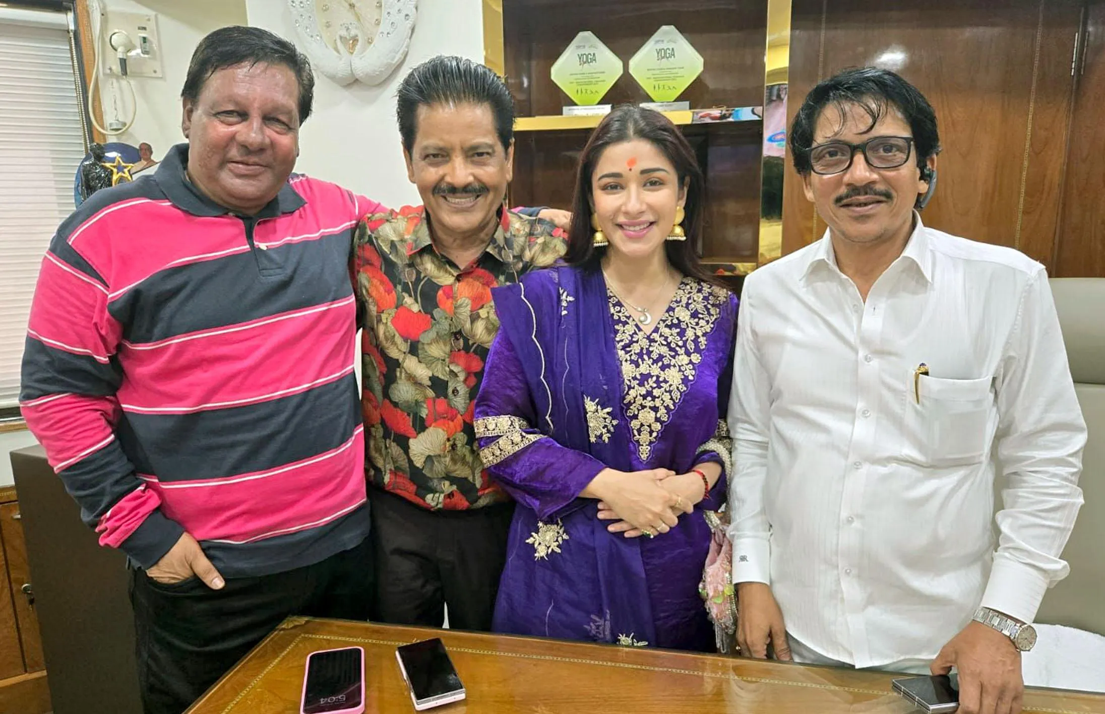 Keerti kadam,Udit Narayan,Nyrraa M Banerji & Ronnie Rodrigues