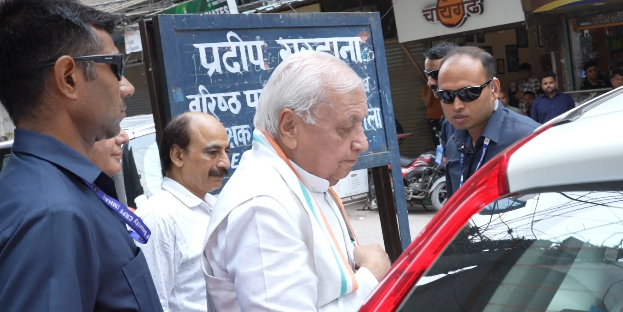 Arif Mohammad Khan at Pradeep Sardana ji home (1)